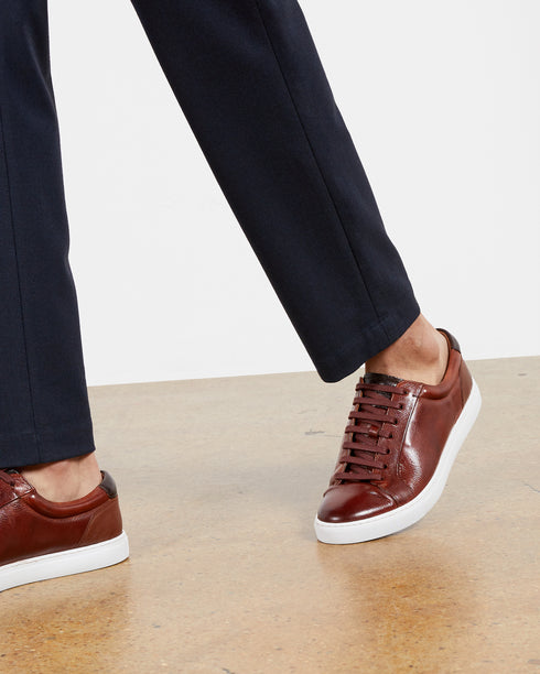 <P><Span Style="Text-Decoration: Underline;" Data-Mce-Style="Text-Decoration: Underline;">Leather Sneaker</Span></P>
<P>‚Ä...